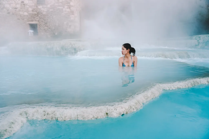 Suối nước nóng hình bậc thang độc đáo: Sắc xanh mờ ảo đẹp như thiên đường - 6