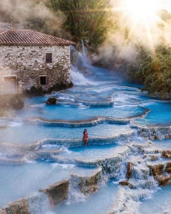 Suối nước nóng hình bậc thang độc đáo: Sắc xanh mờ ảo đẹp như thiên đường - 8