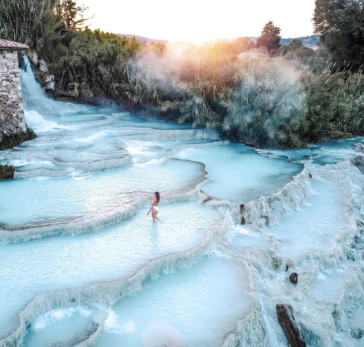 Suối nước nóng hình bậc thang độc đáo: Sắc xanh mờ ảo đẹp như thiên đường - 5