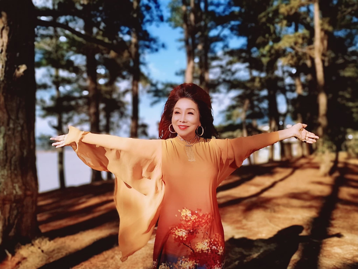 NSND Bạch Tuyết tuổi 77 sống như tu hành, học online 4 tiếng/ngày - 3