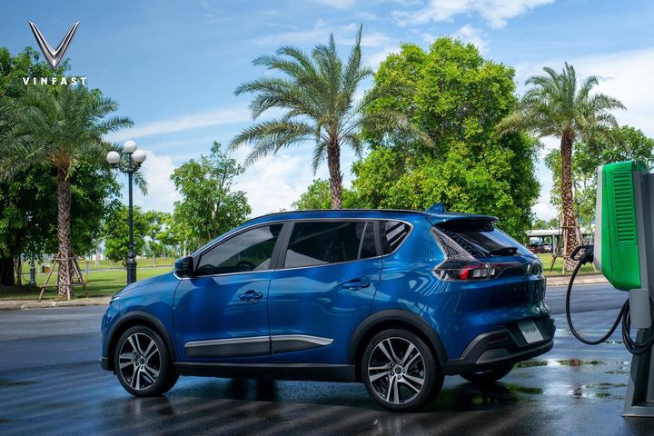 Lộ diện hình ảnh thực tế mới nhất của xe điện VinFast VF e34 - 2
