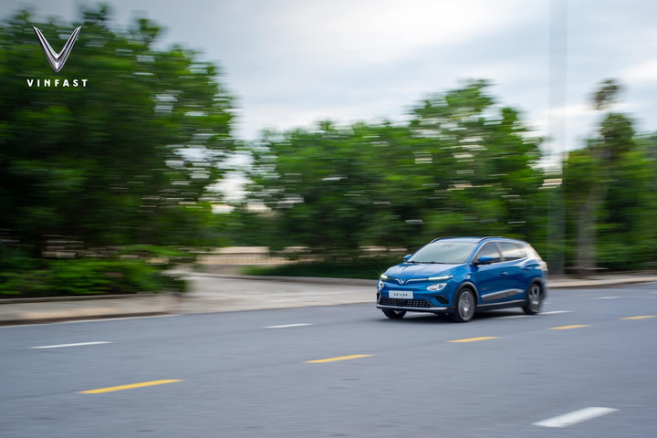 Lộ diện hình ảnh thực tế mới nhất của xe điện VinFast VF e34 - 4