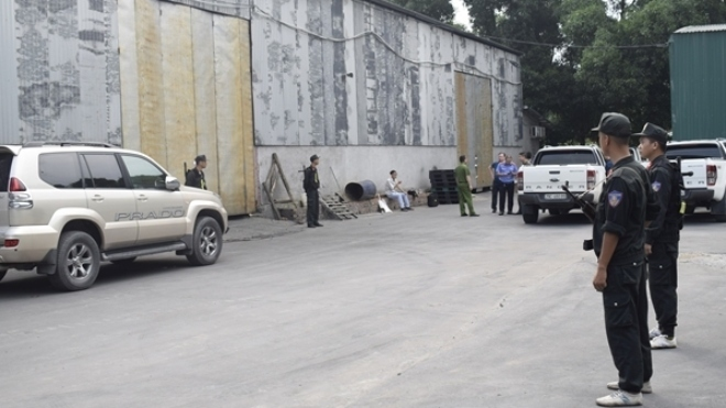 Những cuộn giấy nặng bất thường giúp công an lần ra đường dây buôn lậu quặng - 3