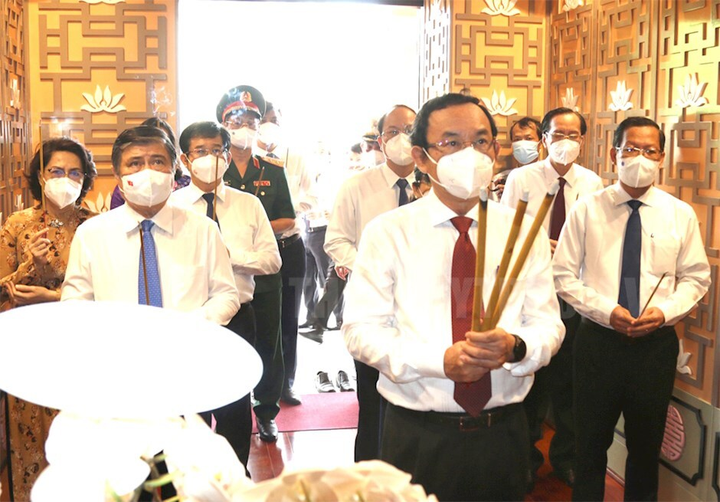 Lãnh đạo TP.HCM dâng hương tưởng niệm Chủ tịch Hồ Chí Minh - 3