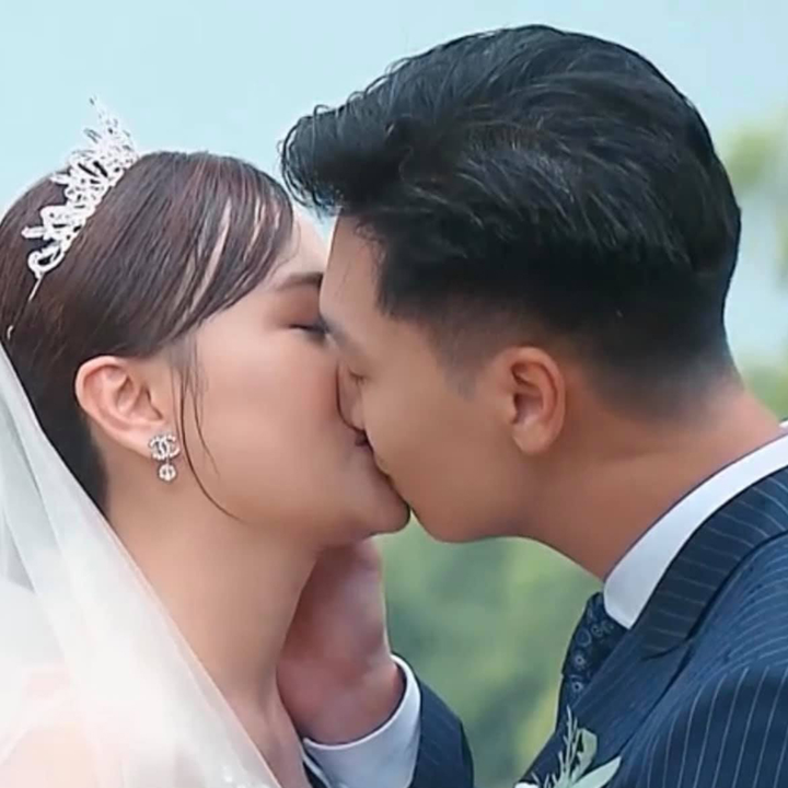 Mạnh Trường hôn Phương Oanh say đắm trong lễ cưới nhưng càng nhìn càng thấy sai - 4