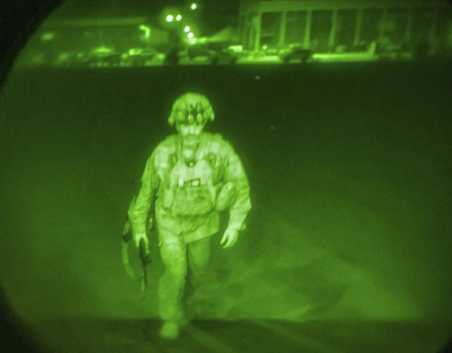 Hình ảnh bắt đầu và kết thúc cuộc chiến dài 20 năm của Mỹ ở Afghanistan - 2