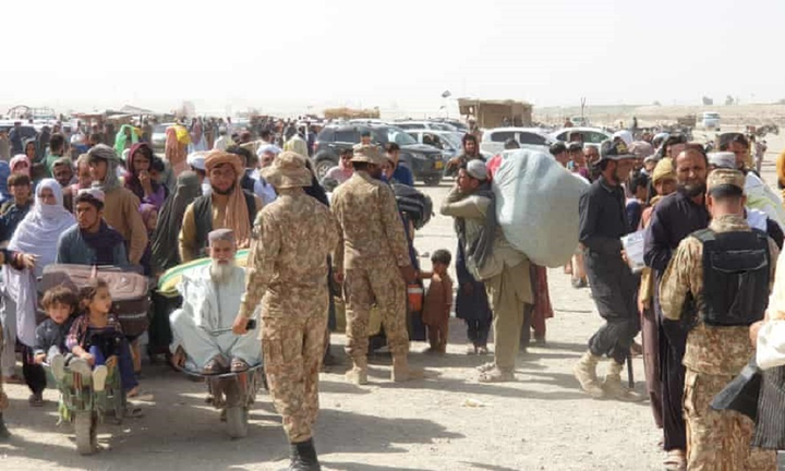 Phụ nữ Afghanistan đốt quần jean, chấp nhận sự cai trị của Taliban - 2