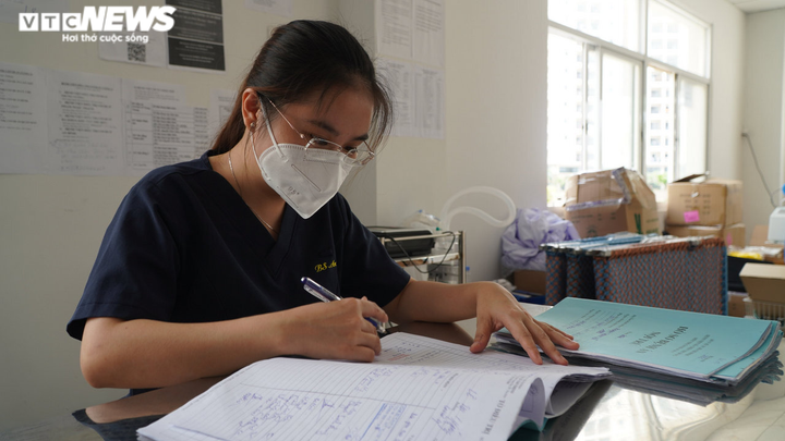 Bác sĩ tuyến đầu chống dịch: Thanh xuân của tôi may mắn vì được cứu chữa các F0 - 1