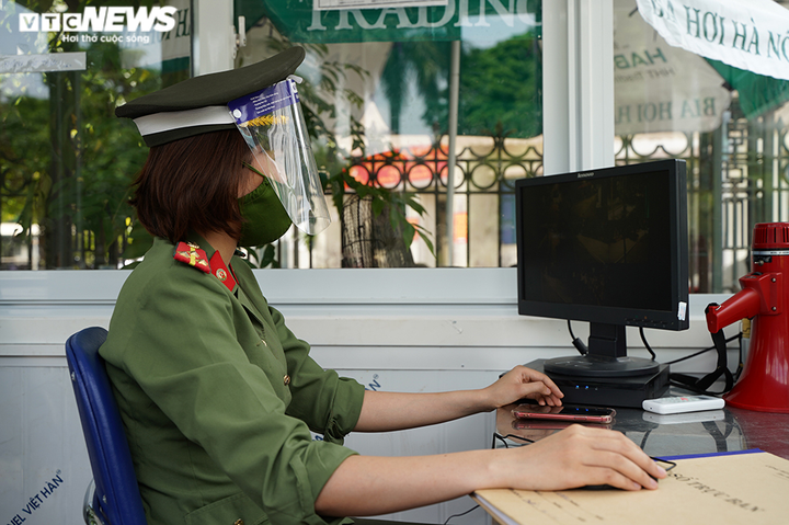 Cận cảnh camera giám sát 24/7 các hoạt động của khu cách ly F1 ở Hà Nội - 7