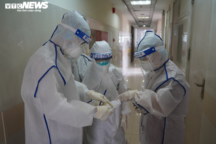 Bác sĩ tuyến đầu chống dịch: Thanh xuân của tôi may mắn vì được cứu chữa các F0 - 2