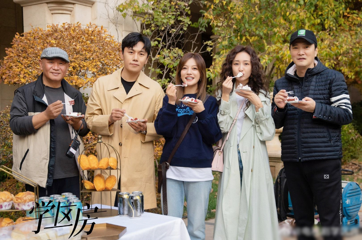 Triệu Vy 'ngã ngựa', những ngôi sao nào đang 'ngồi trên đống lửa'? - 3