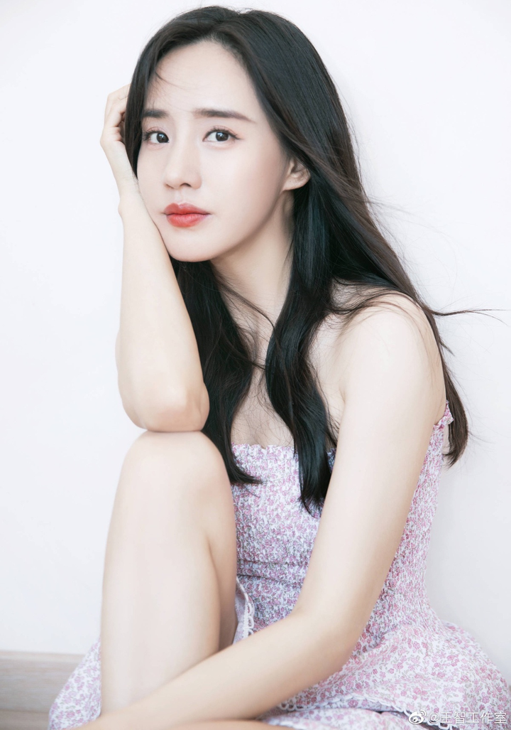 Triệu Vy 'ngã ngựa', những ngôi sao nào đang 'ngồi trên đống lửa'? - 2