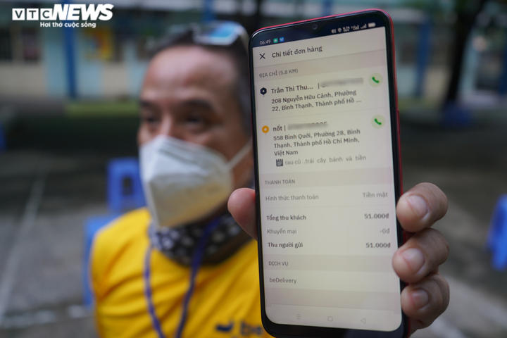 Dòng tâm sự của shipper chạy đơn trong 'vùng đỏ' tại TP.HCM - 2