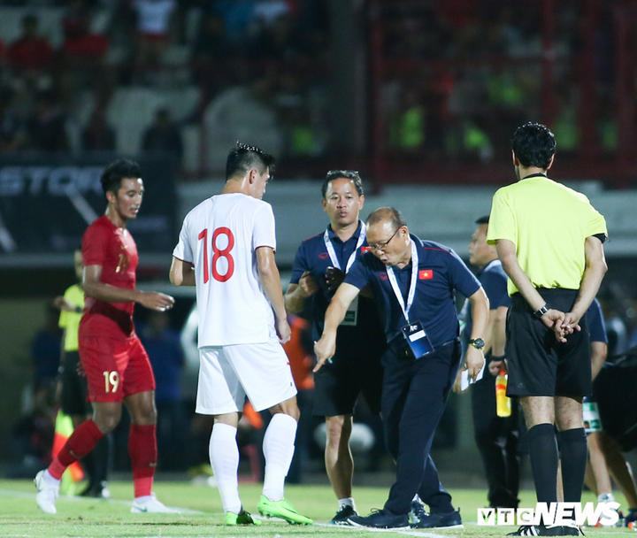 Đấu siêu cường bóng đá châu Á, HLV Park Hang Seo chờ Tiến Linh toả sáng - 2