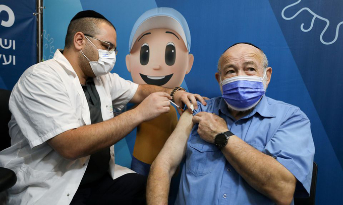 Quốc gia 'siêu tiêm chủng' gồng mình chống làn sóng COVID-19 thứ năm - 2