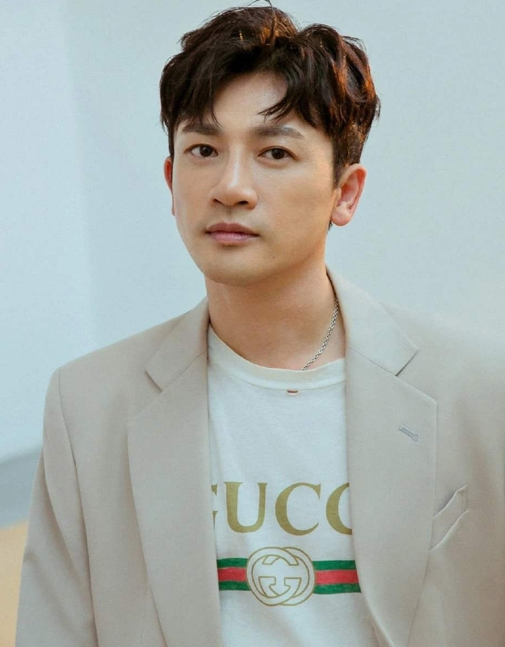 Triệu Vy 'ngã ngựa', những ngôi sao nào đang 'ngồi trên đống lửa'? - 6