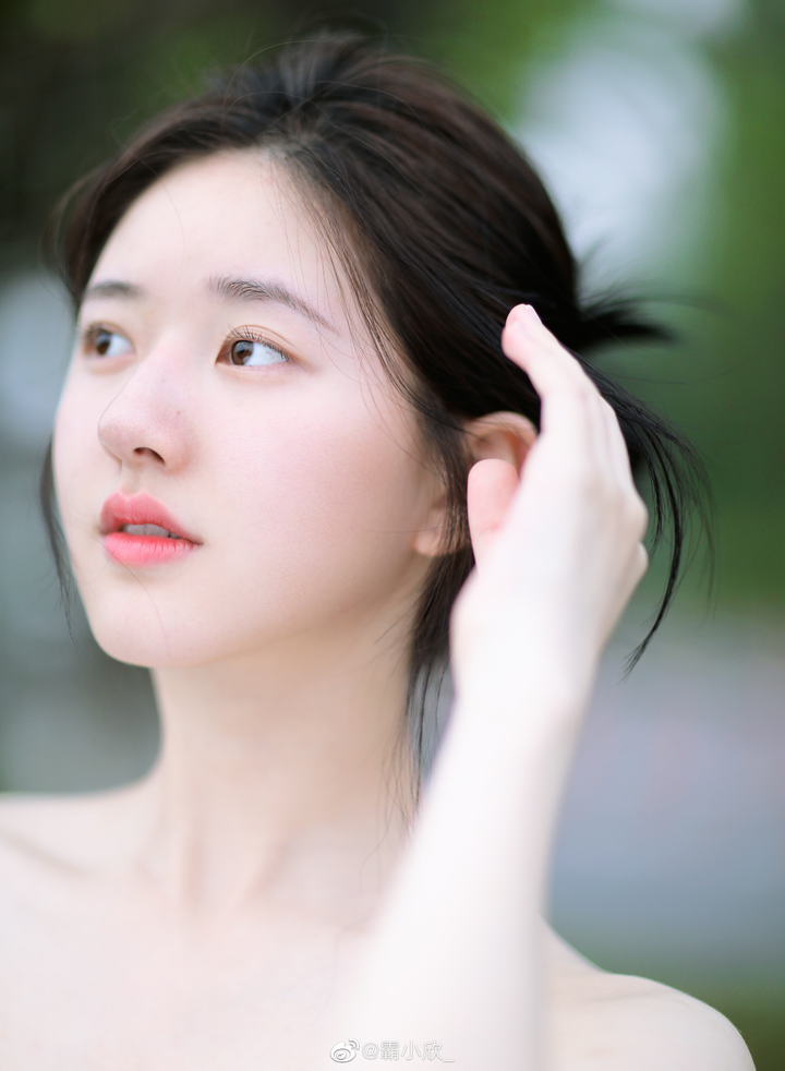 Nhan sắc mỹ nữ là đối thủ của Địch Lệ Nhiệt Ba - 13