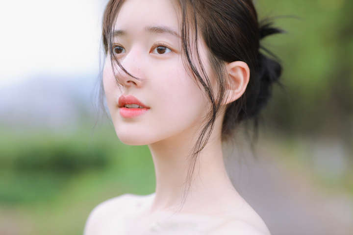 Nhan sắc mỹ nữ là đối thủ của Địch Lệ Nhiệt Ba - 14