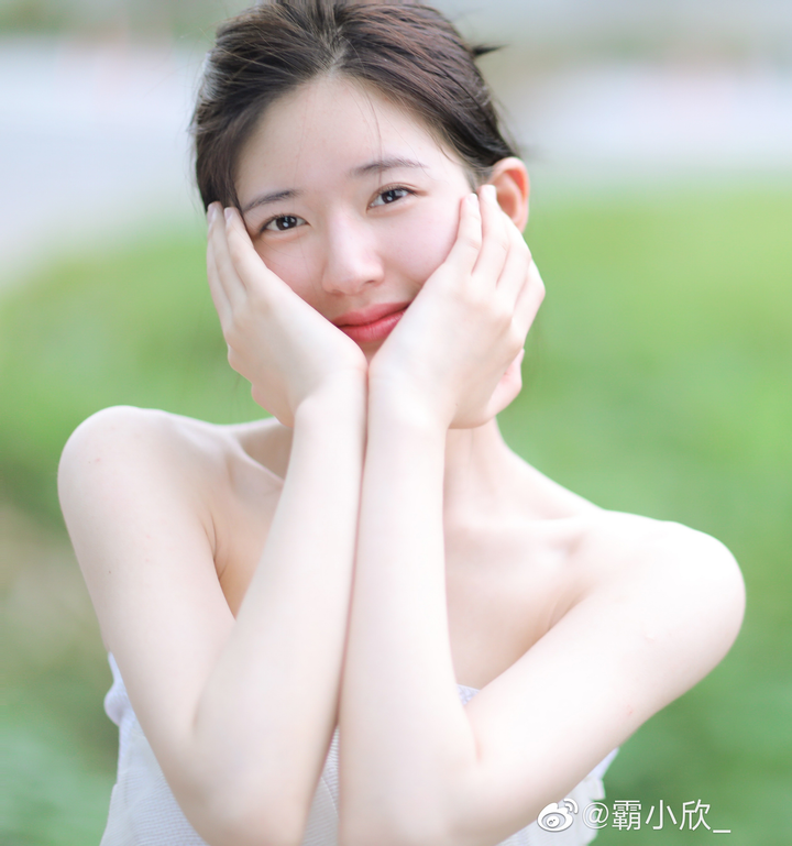 Nhan sắc mỹ nữ là đối thủ của Địch Lệ Nhiệt Ba - 12