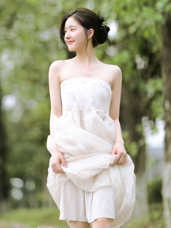 Nhan sắc mỹ nữ là đối thủ của Địch Lệ Nhiệt Ba - 8