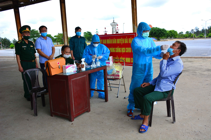 Nam Định phát hiện 10 ca dương tính SARS-CoV-2 chưa rõ nguồn lây - 1