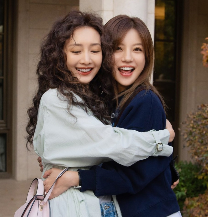 Triệu Vy 'ngã ngựa', những ngôi sao nào đang 'ngồi trên đống lửa'? - 5