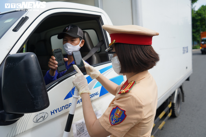Nam chiến sĩ trực chốt ở TP.HCM: 'Lãnh đạo cho nghỉ 2/9 tôi cũng không nghỉ' - 2