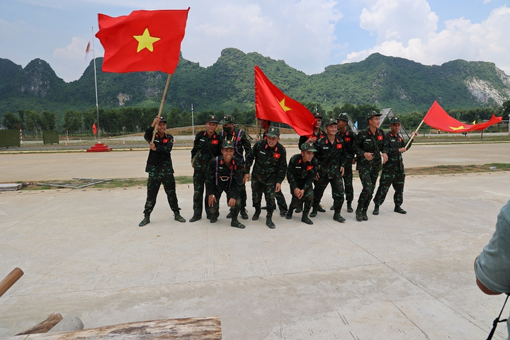 Thêm một ngày thi đấu thành công, đội tuyển bắn tỉa Việt Nam tiếp tục dẫn đầu - 3