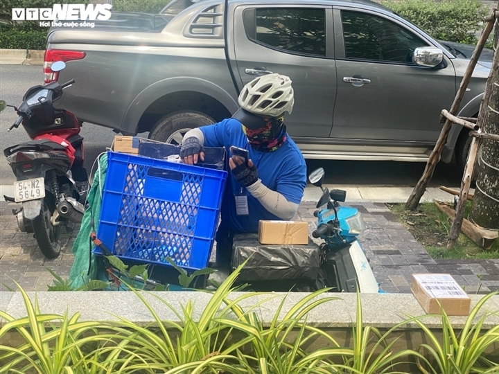TP.HCM: Hơn 10.000 shipper đang hoạt động, không tồn đọng đơn hàng đi chợ hộ - 1