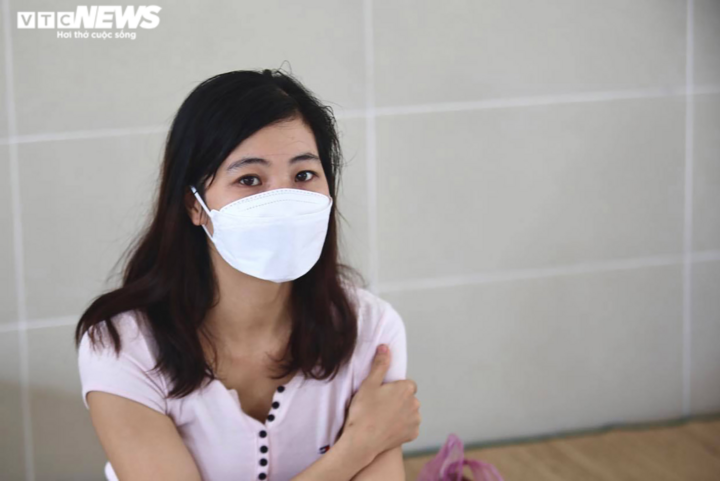 Ảnh: Người dân Bình Dương xếp hàng từ sớm chờ tiêm vaccine Sinopharm - 11