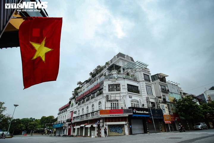 Ảnh: Người dân chấp hành nghiêm giãn cách xã hội trong ngày Quốc khánh - 6