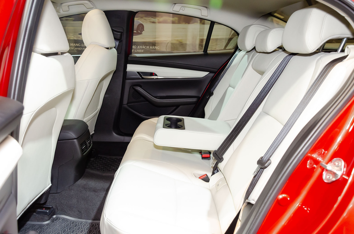 3 mẫu sedan tiết kiệm nhiên liệu nhất tại Việt Nam - 10