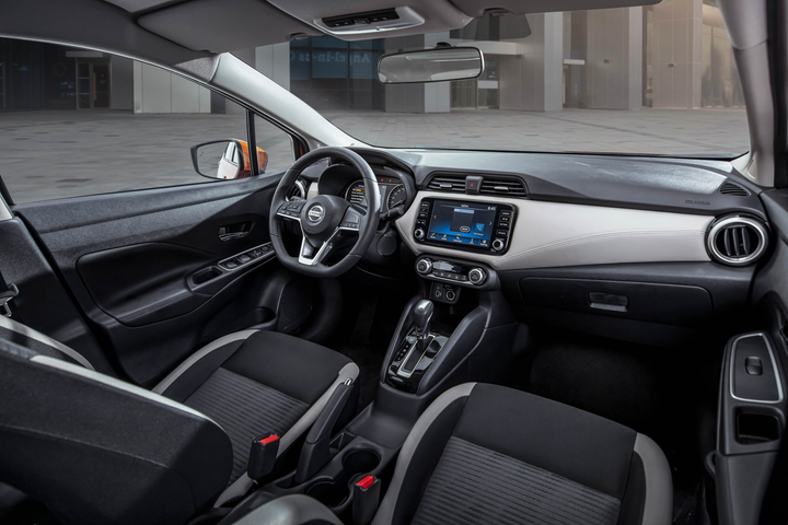 Giá lăn bánh những mẫu ôtô mới ra mắt tại Việt Nam - 8