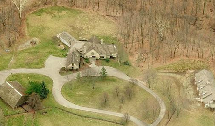 Kẻ tâm thần giết người hàng loạt giấu hơn 5.000 mảnh xương người sau nhà - 3