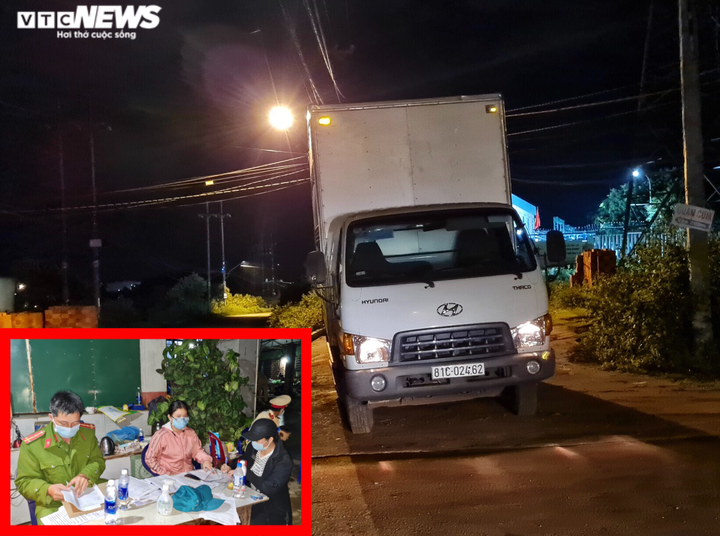 Cho người trốn trong thùng xe để vượt chốt, cả tài xế và người trốn bị phạt - 1