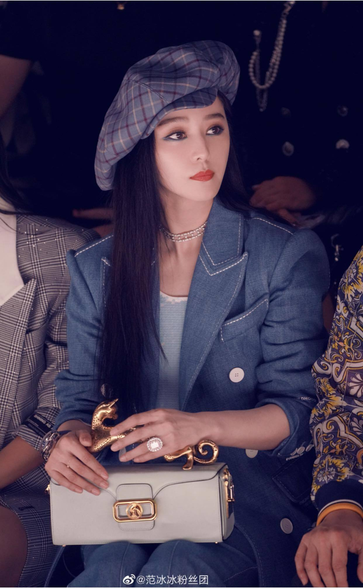 Bí quyết giúp Băng Phạm không xuống sắc như Triệu Vy, ngồi lề đường cũng đẹp - 11
