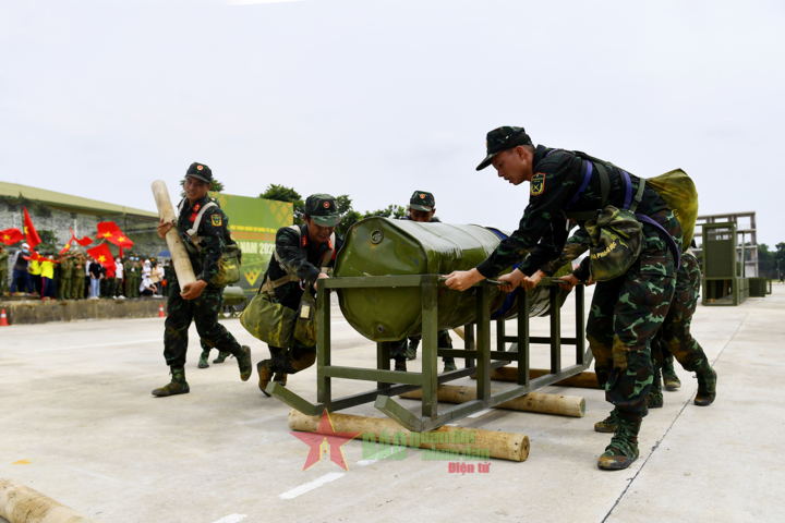 So tài kịch tính ở chặng 'Về đích' - 16