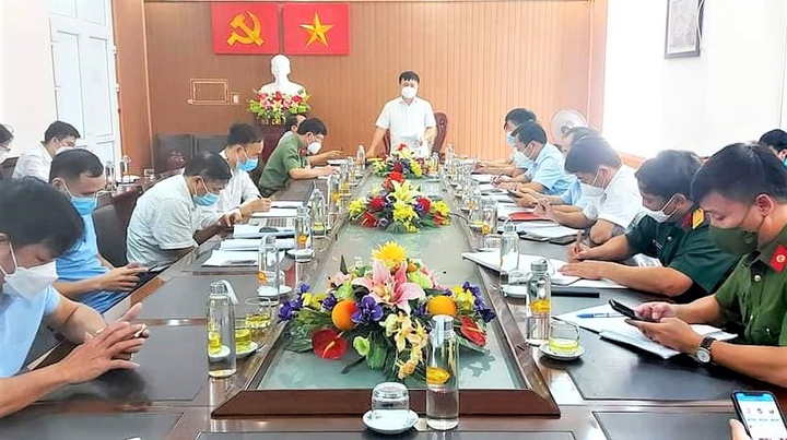 Để lây lan dịch bệnh, bí thư, chủ tịch xã ở Nghệ An bị đình chỉ công tác - 1