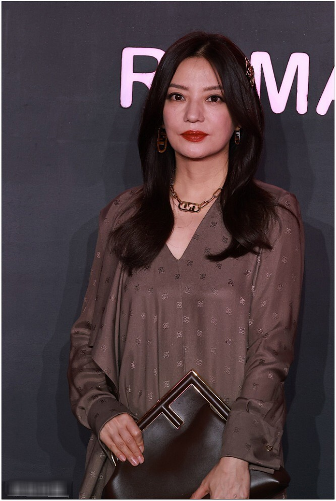 Bí quyết giúp Băng Phạm không xuống sắc như Triệu Vy, ngồi lề đường cũng đẹp - 8