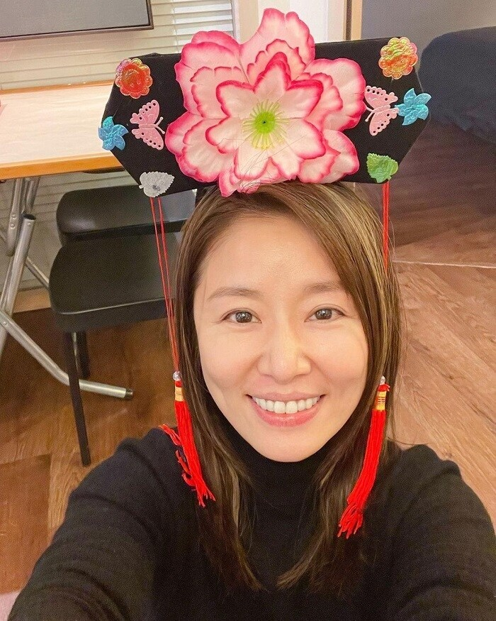 Bí quyết giúp Băng Phạm không xuống sắc như Triệu Vy, ngồi lề đường cũng đẹp - 9