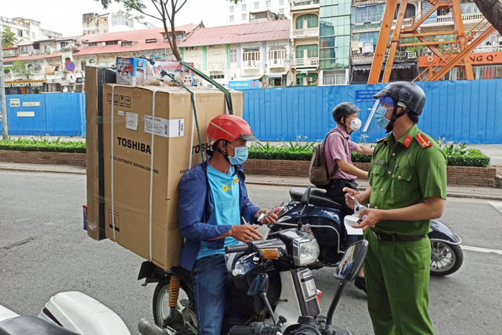 Gian nan tìm mua máy tính cho con học online ở TP.HCM - 3