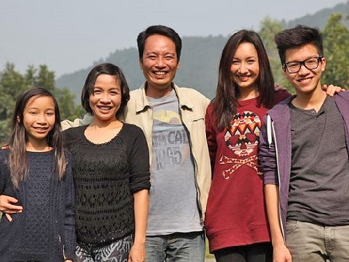 Diva Mỹ Linh: Hai vợ chồng cứ loay hoay 'cày' cho con đi học dài đằng đẵng - 2