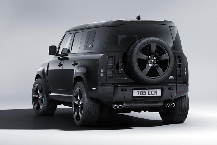 Land Rover Defender V8 Bond Edition ra mắt với cảm hứng từ phim điệp viên 007 - 3