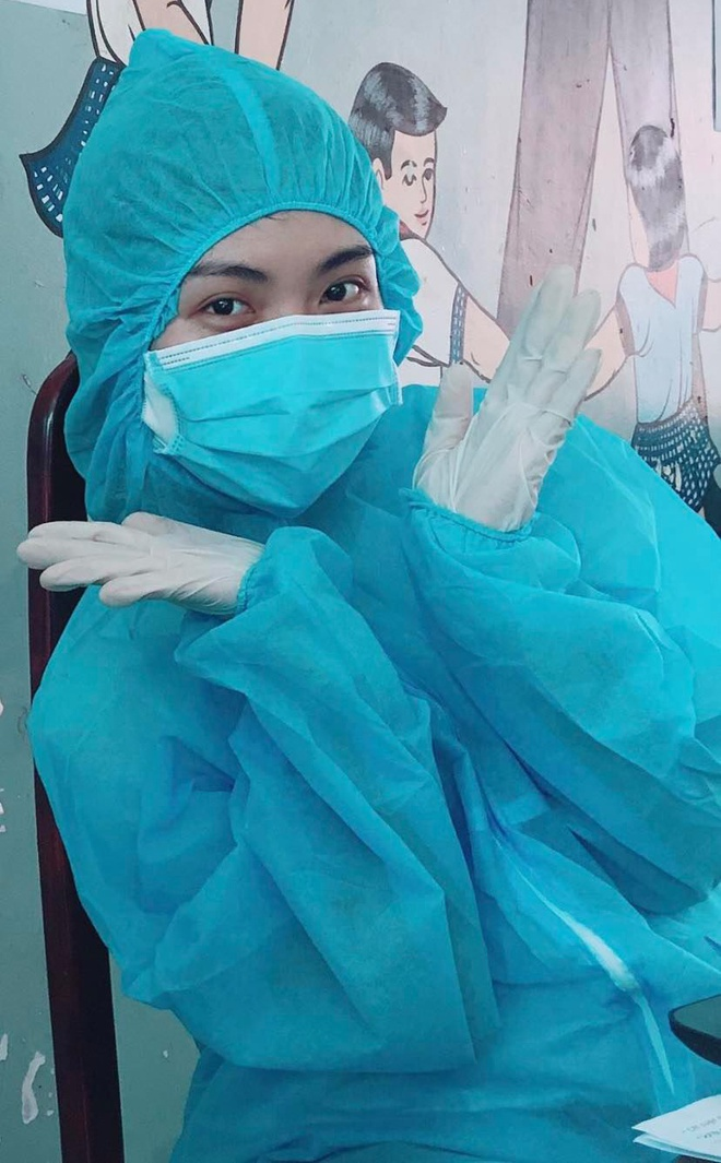 Tham gia chống dịch, cô giáo lớp 1 tranh thủ soạn bài cho năm học mới - 1