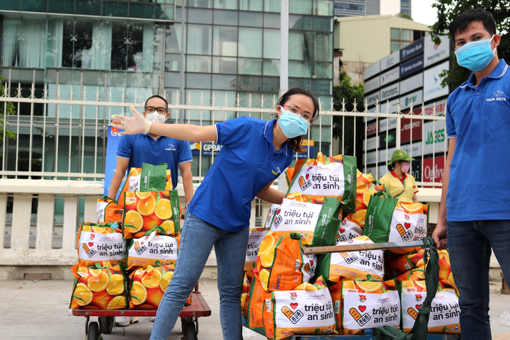 MobiFone đóng góp 'Triệu túi an sinh' - 3