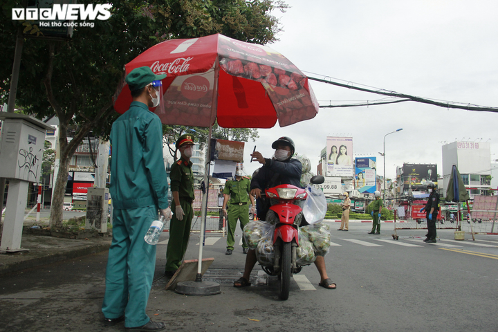 Công an TP.HCM sẽ quản lý người đi đường bằng mã QR thay giấy đi đường - 12