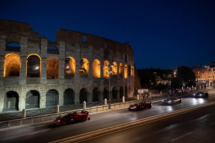 Hành trình triệu USD của những chiếc siêu xe Pagani - 18