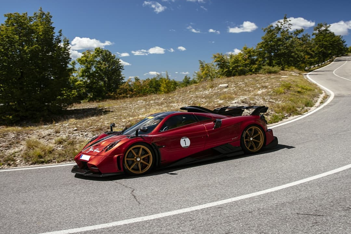 Hành trình triệu USD của những chiếc siêu xe Pagani - 9