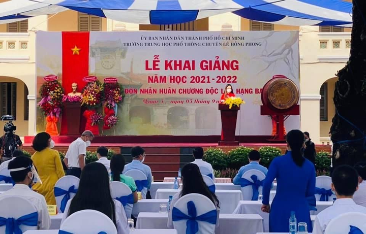 Học sinh cả nước tham dự lễ khai giảng đặc biệt năm học mới 2021 - 2022 - 9