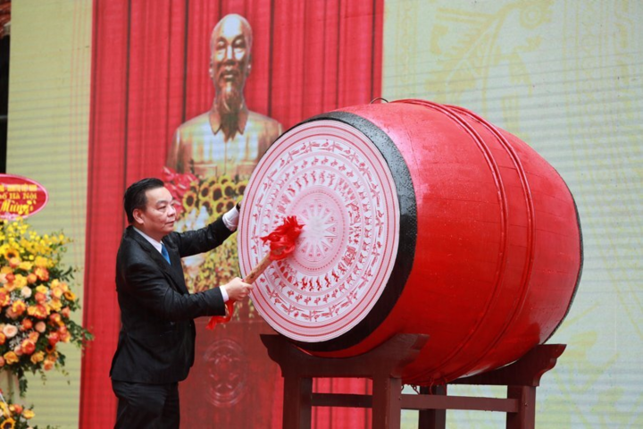 Học sinh Hà Nội đón năm học mới qua tivi - 4